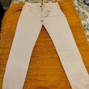 NWT Skinny Jeans – Size 9